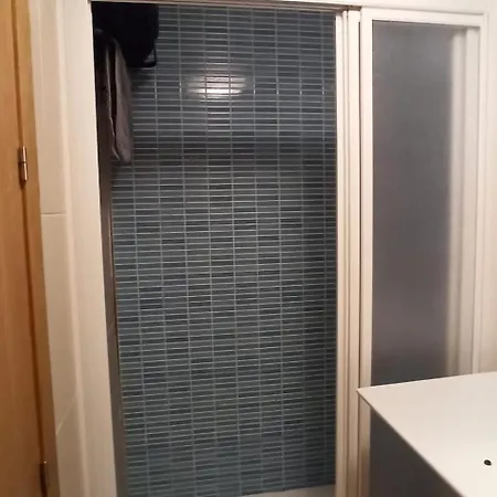 2 Bed - Close To - Pool - Balcony *